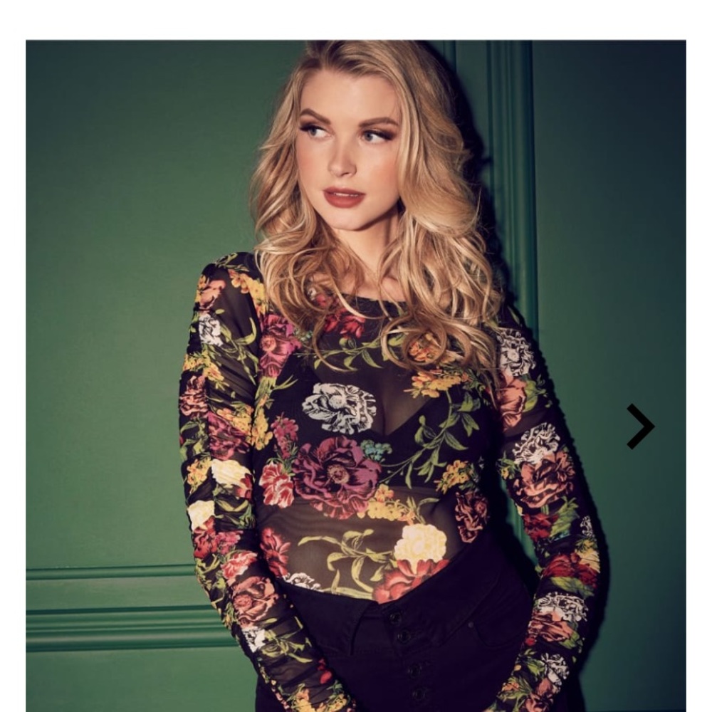 🌸 Guess sheer long sleeve floral top